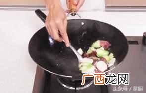 炒年糕怎么做才好吃（买来年糕片怎么做不粘锅