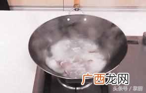 炒年糕怎么做才好吃（买来年糕片怎么做不粘锅
