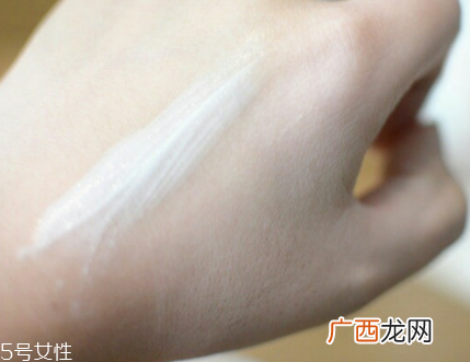 雪花秀修颜霜怎么用？轻柔按压助吸收