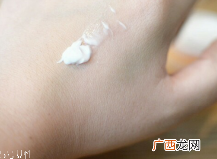 雪花秀修颜霜怎么用？轻柔按压助吸收