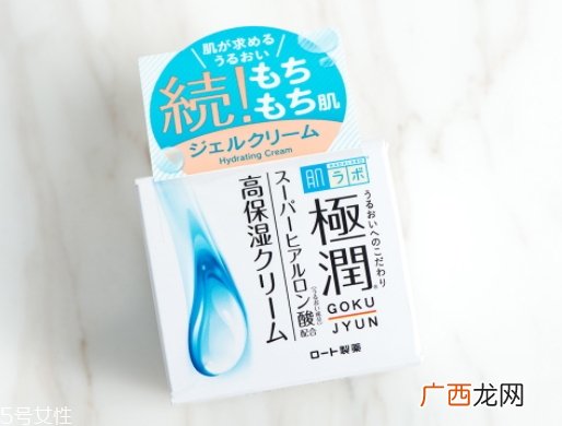 面霜和精华液使用顺序 面霜和精华的区别