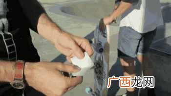 拍立得怎么用视频(拍立得mini7c相纸安装步骤图