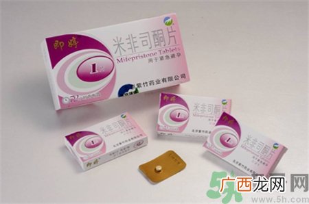 吃避孕药能喝酒吗?吃避孕药喝酒有影响吗?