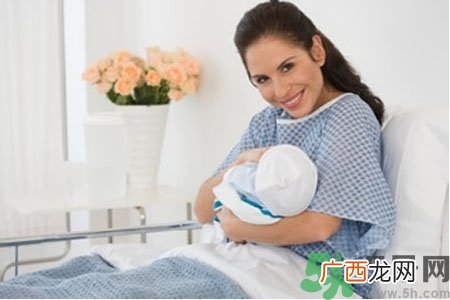 怎样科学坐月子?坐月子是选择传统式还是科学式?