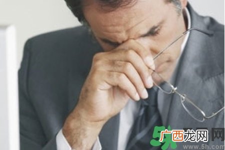 眼睛干涩看东西模糊怎么回事?眼睛干涩看东西模糊怎么办?