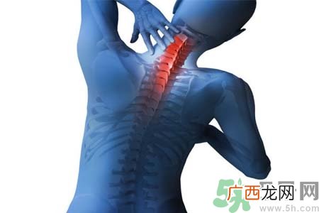 右侧脖子疼是怎么回事？脖子疼怎么缓解？