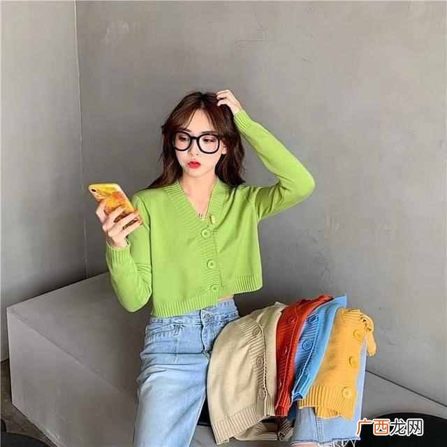 黄开衫配什么颜色好看（开衫配裙子甜美又温柔