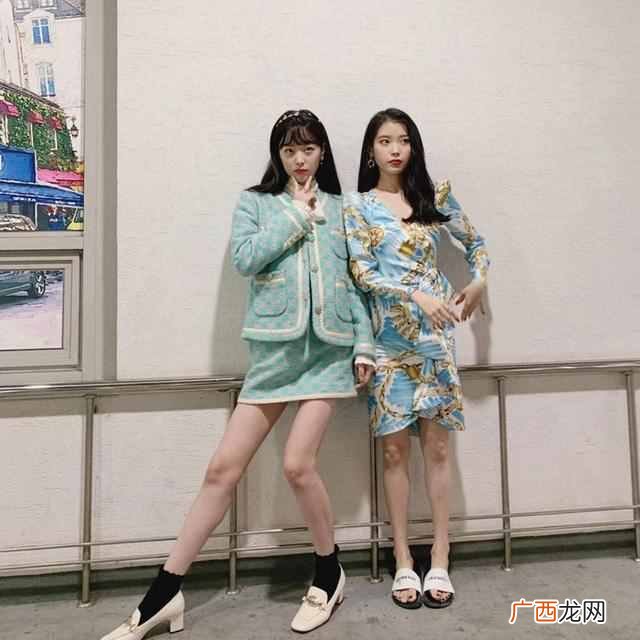 黄开衫配什么颜色好看（开衫配裙子甜美又温柔