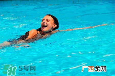 冬天游泳湿气重吗？冬天游泳湿气重怎么办？