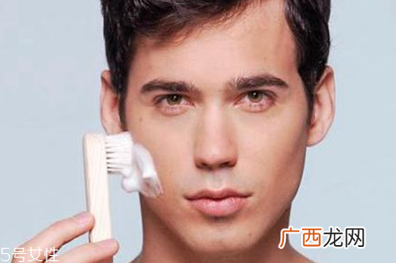 男士防晒霜和女士防晒霜的主要区别 防晒一般男女通用