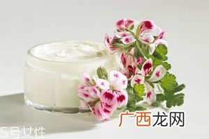 面霜可以当身体乳吗？