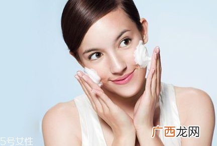 脸过敏发红痒可以用盐水洗吗 脸过敏发红痒紧急处理方法