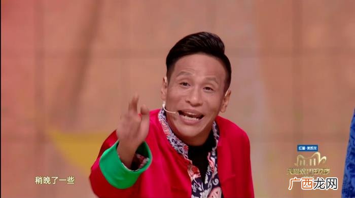易烊千玺现场版，易烊千玺唱歌成车祸现场