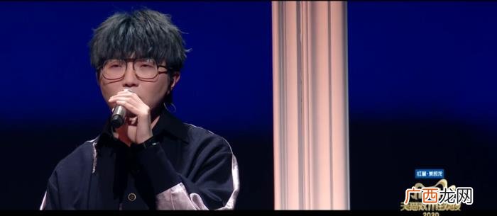 易烊千玺现场版，易烊千玺唱歌成车祸现场