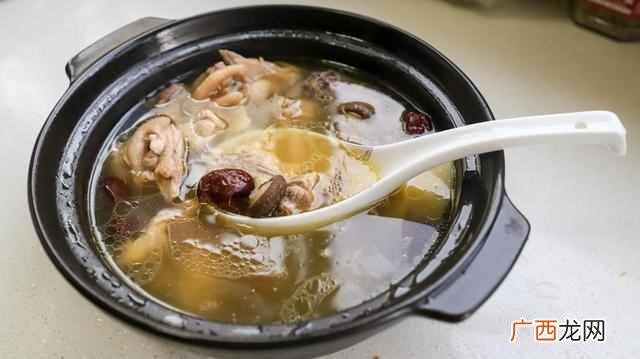 鸡汤炖什么好吃有营养（鸡汤怎么炖美味又滋补