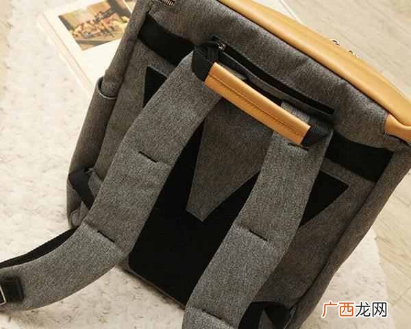 双肩包什么牌子的好（什么品牌的男士双肩包时