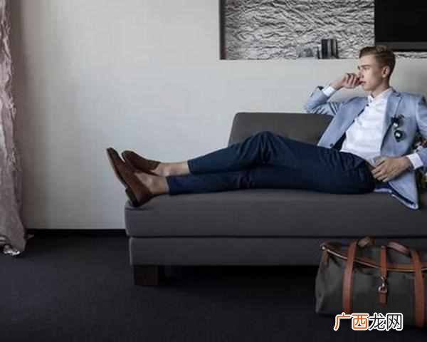 双肩包什么牌子的好（什么品牌的男士双肩包时