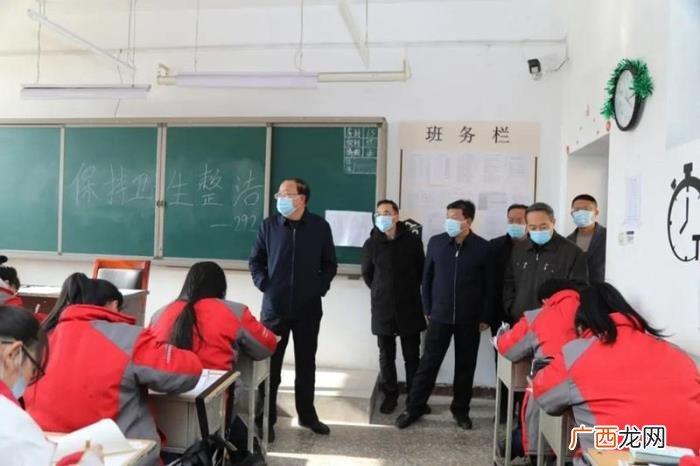 繁峙县张占羽，繁峙县教科局局长张占羽一行深入学校检查指导工作