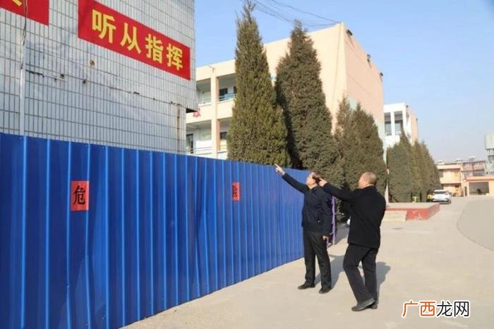 繁峙县张占羽，繁峙县教科局局长张占羽一行深入学校检查指导工作
