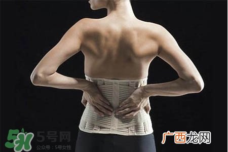 骨质疏松会出现背痛吗？骨质疏松会引起后背疼吗？
