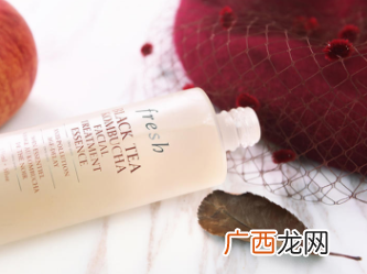 馥蕾诗红茶精华液适合什么年龄？适合轻熟肌和熟龄肌