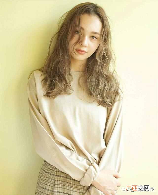 圆脸做什么发型好看（30岁左右的圆脸女性适合什