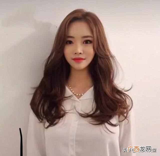 圆脸做什么发型好看（30岁左右的圆脸女性适合什