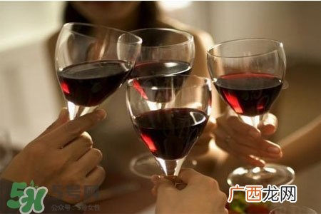 风湿可以喝酒吗？类风湿能喝白酒吗？