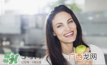 经期头痛恶心是怎么回事？经期头痛的治疗方法