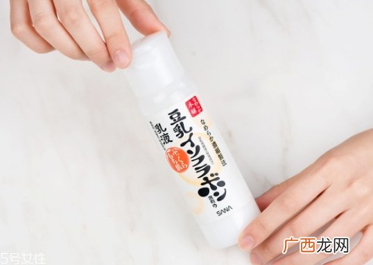 乳液可以抹头发吗？乳液可以防止头发分叉