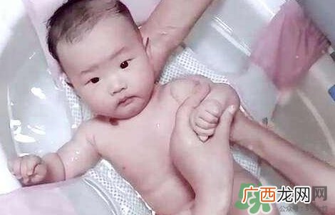 得了手足口病可以洗澡吗?感染手足口病能洗澡吗?