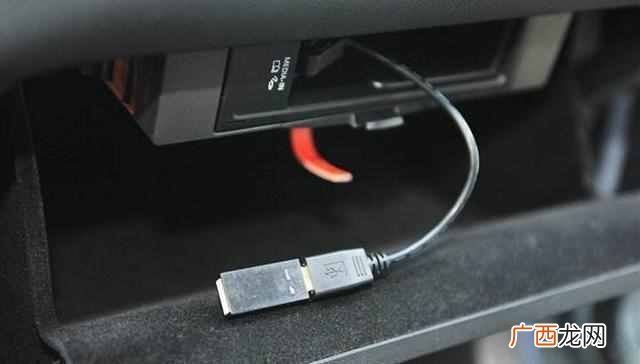 aux接口是什么意思(车上的USB、AUX插口有哪些作