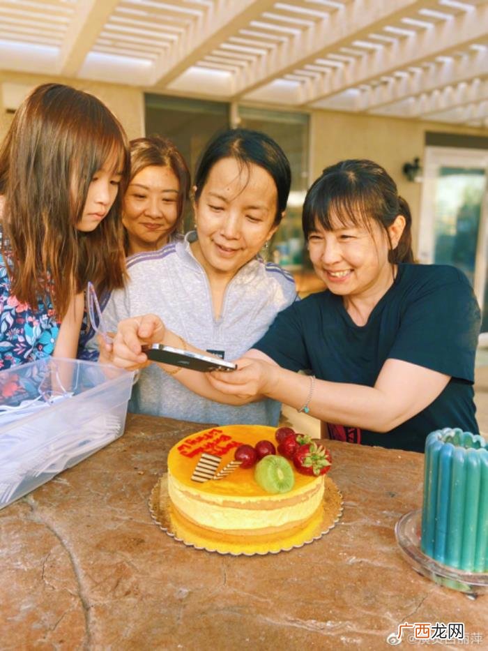 61岁吕丽萍与三婚老公同框庆生 吕丽萍老公