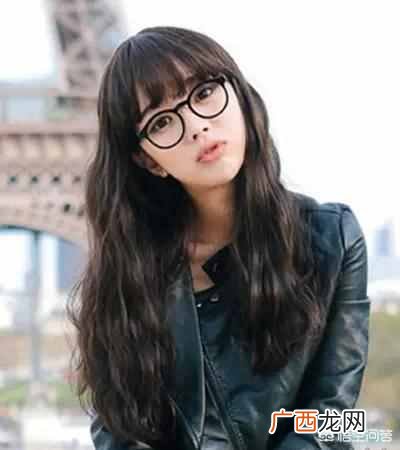 宽脸适合什么发型（夏季女生留什么发型显脸小