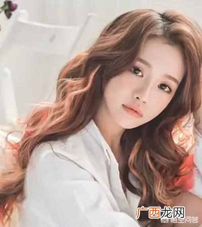 宽脸适合什么发型（夏季女生留什么发型显脸小