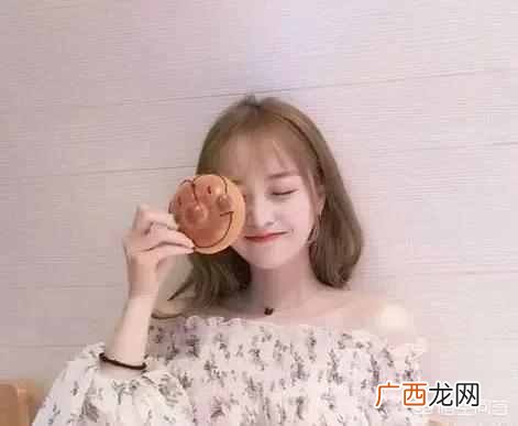 宽脸适合什么发型（夏季女生留什么发型显脸小