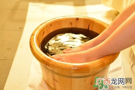 感冒能用艾草泡脚吗？艾草泡脚能治感冒吗？