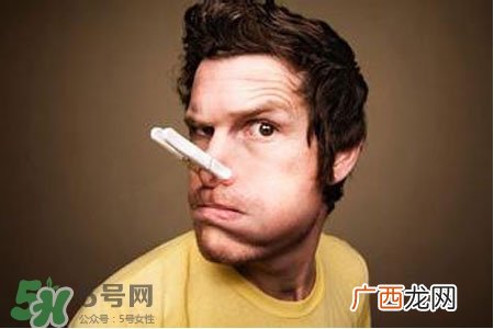 过敏性鼻炎能抽烟吗？抽烟会使过敏性鼻炎加重吗？