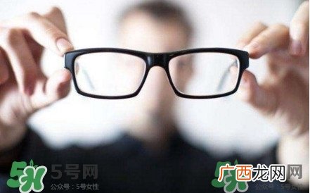 近视眼吃什么对眼睛好？近视眼吃什么好
