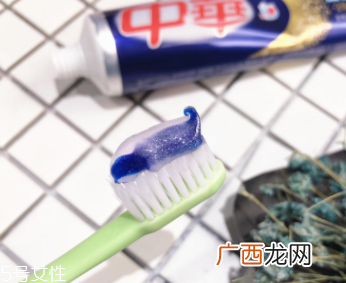 美白牙膏有用吗？中华魔丽迅白牙膏评测
