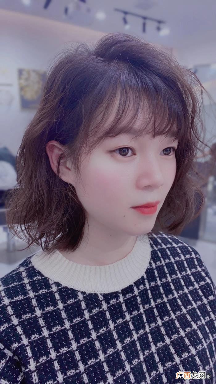 现下最流行的女生发型,这才是当下流行的发型
