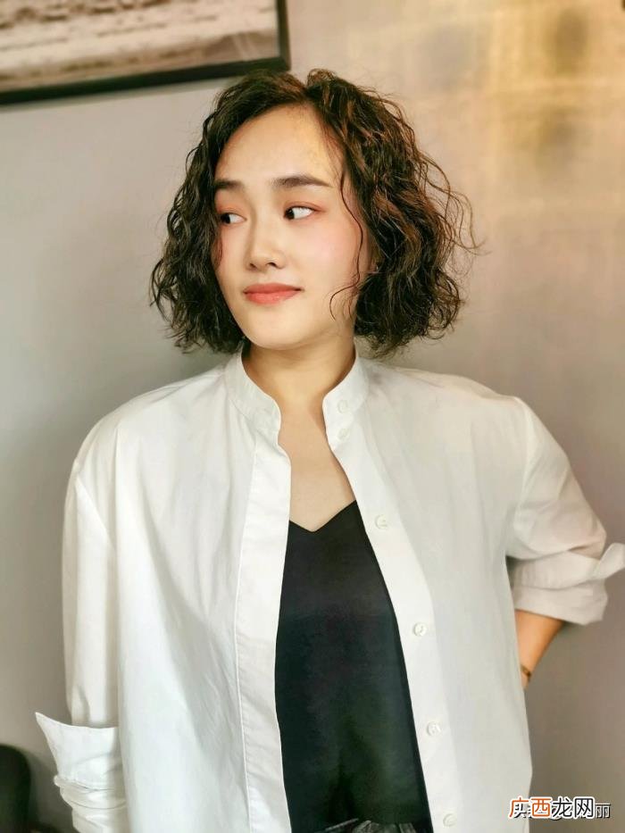 现下最流行的女生发型,这才是当下流行的发型