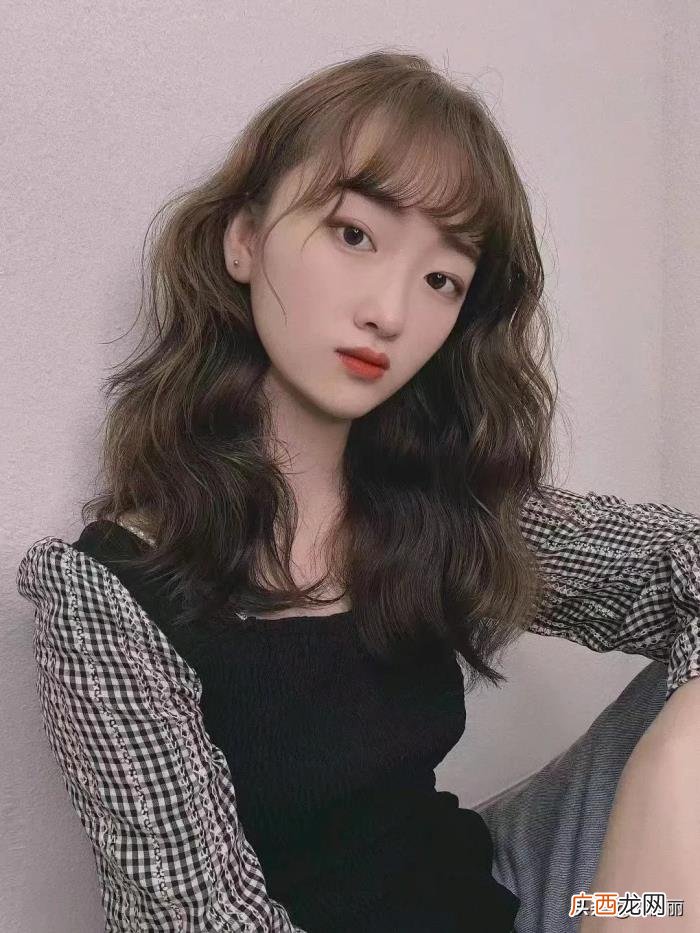 现下最流行的女生发型,这才是当下流行的发型