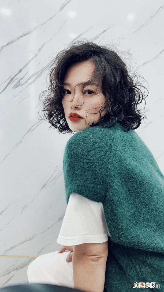 现下最流行的女生发型,这才是当下流行的发型