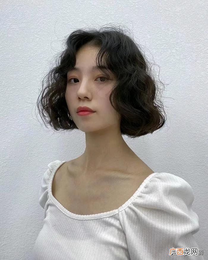 现下最流行的女生发型,这才是当下流行的发型