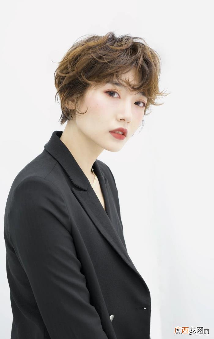 现下最流行的女生发型,这才是当下流行的发型
