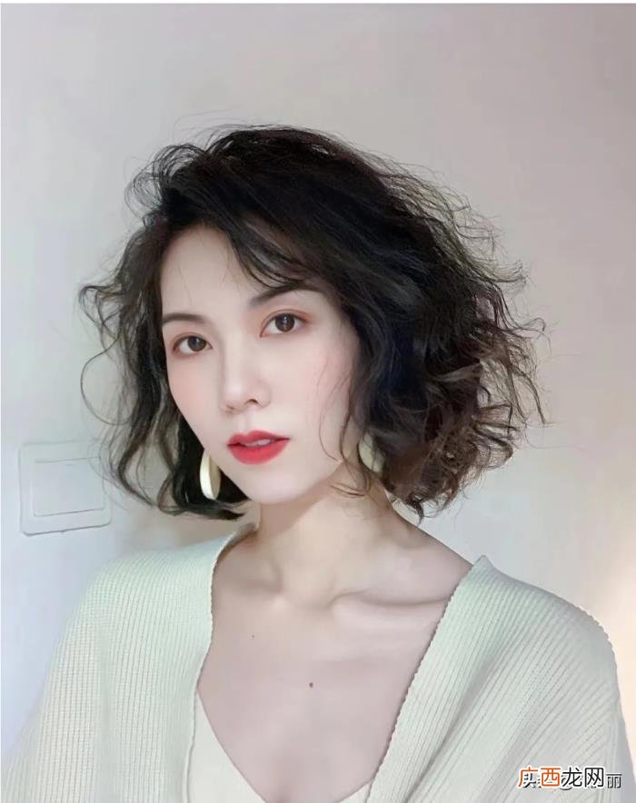 现下最流行的女生发型,这才是当下流行的发型