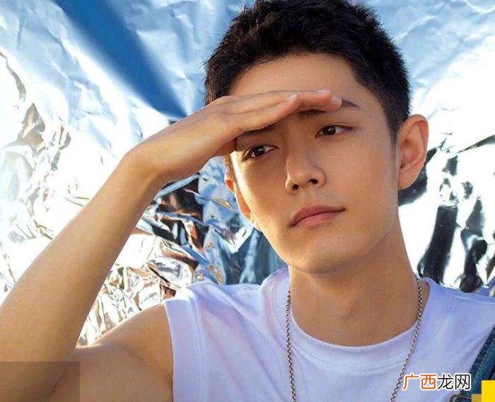 星光大赏迪丽热巴杨洋同台，迪丽热巴杨洋首同台