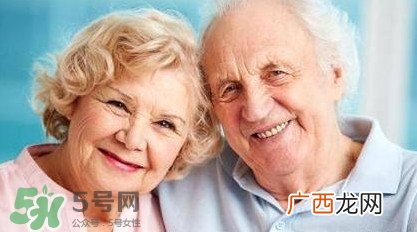牙齿松动怎么回事？牙齿松动是什么原因呢