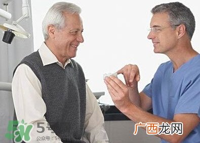 牙齿松动怎么回事？牙齿松动是什么原因呢